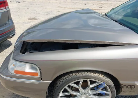 2005 Mercury Grand Marquis Ls/Lse from USA, damaged, VIN 2MEFM75W45X664314